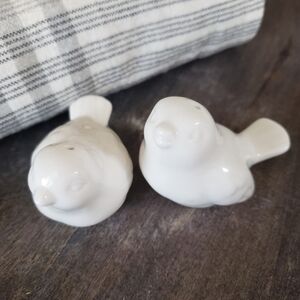 NEW Ceramic White Love Birds Salt and Pepper Shaker Set